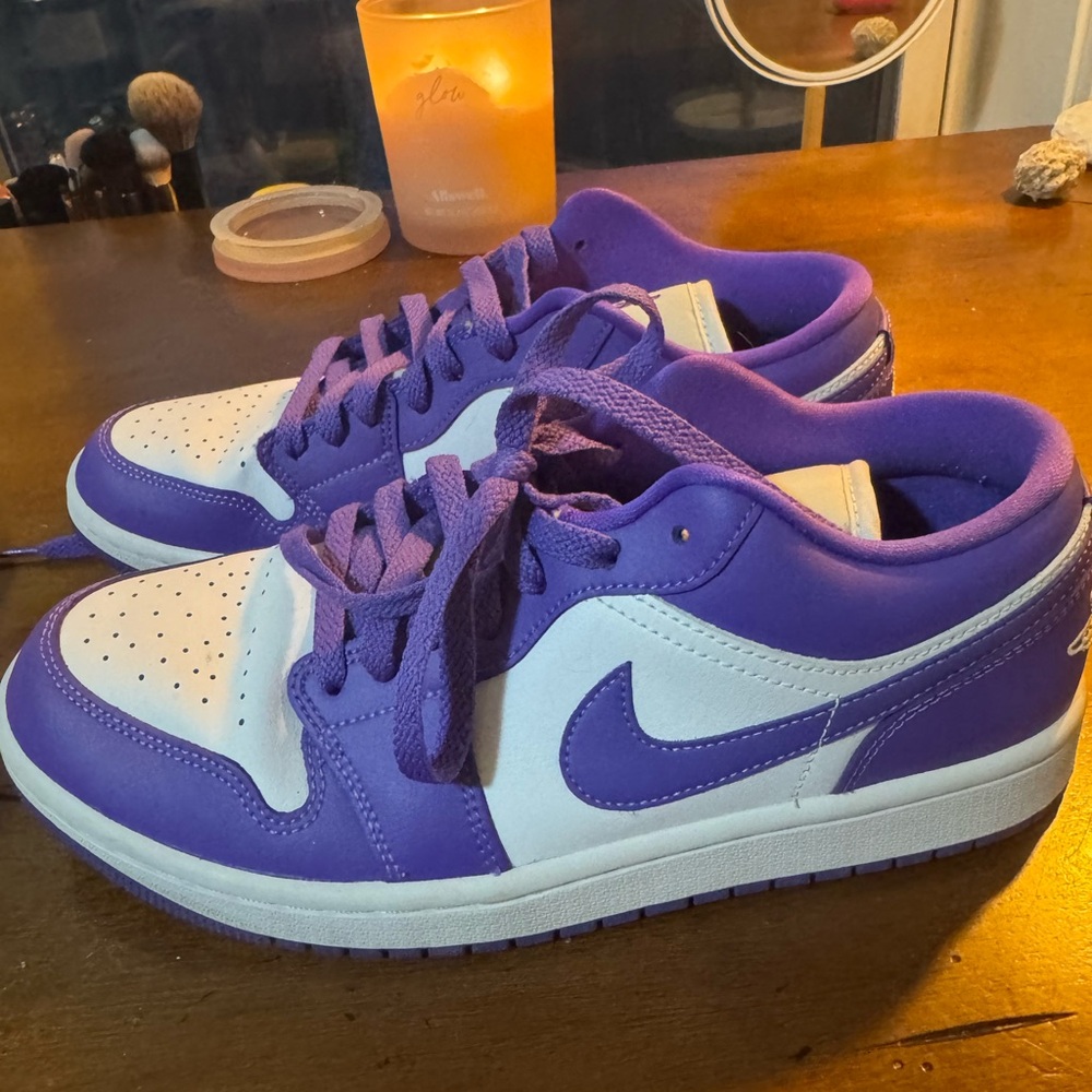 Jordan 1 low psychic purple size 7.5 men’s size 9 women’s